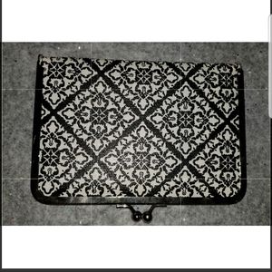 🌻white with black wallet